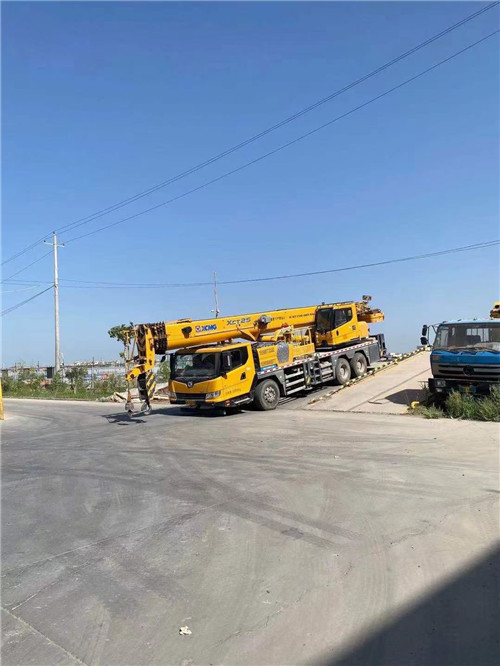 卡若区吊车作业时，可能会产生哪些额外收费项目？