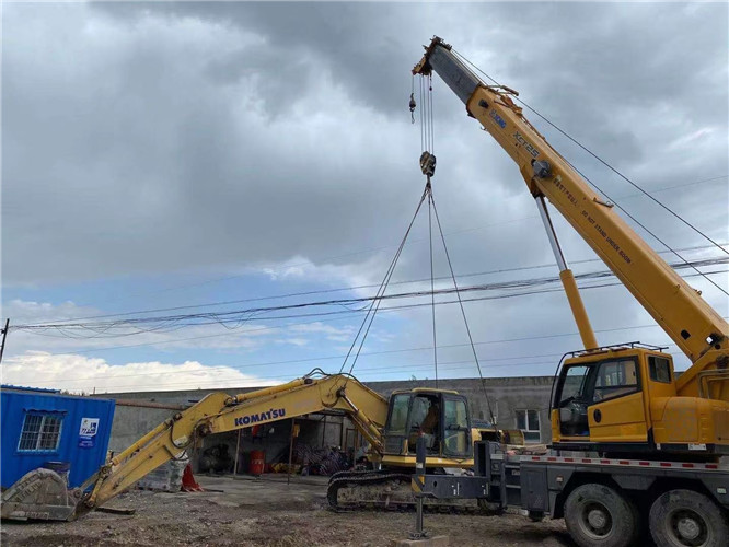 卡若区25吨吊车的工作半径是多少？