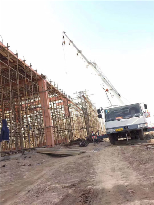 卡若区吊车作业的安全注意事项有哪些？